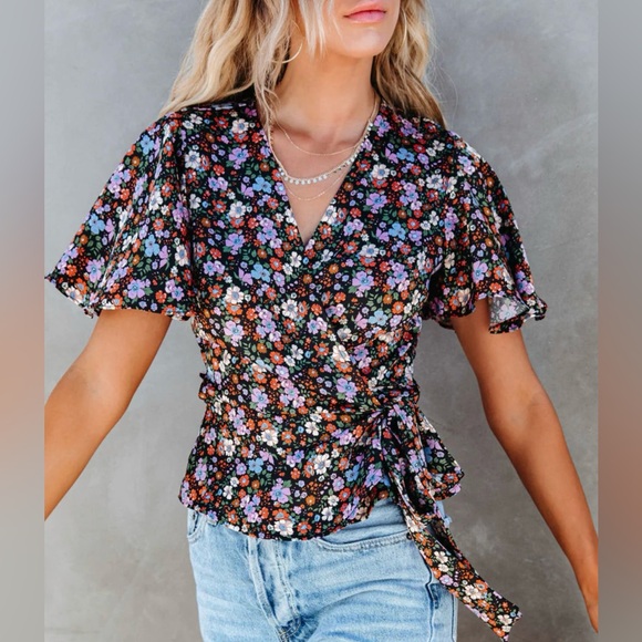 NWOT VICI FLORAL WRAP TOP SIZE MEDIUM - Picture 2 of 8